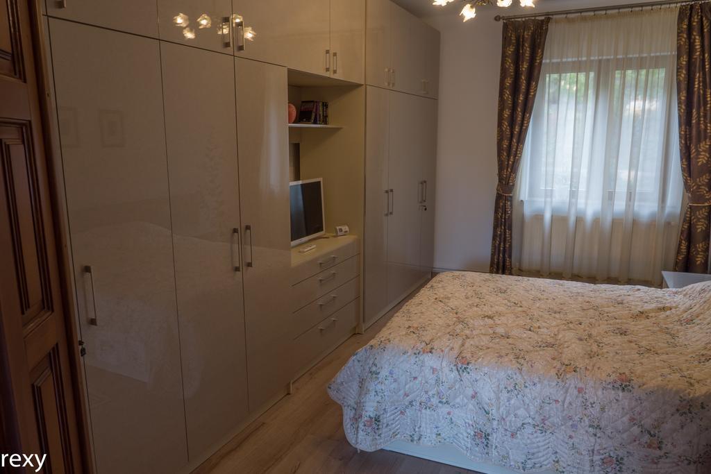 Chic Apartment Braşov Buitenkant foto
