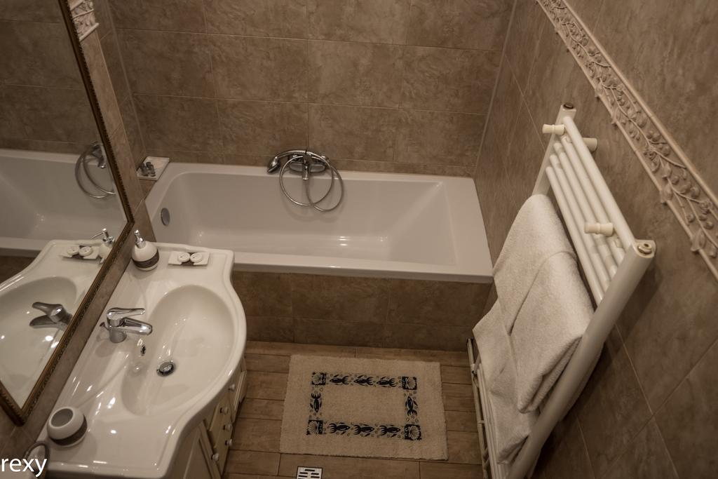 Chic Apartment Braşov Buitenkant foto