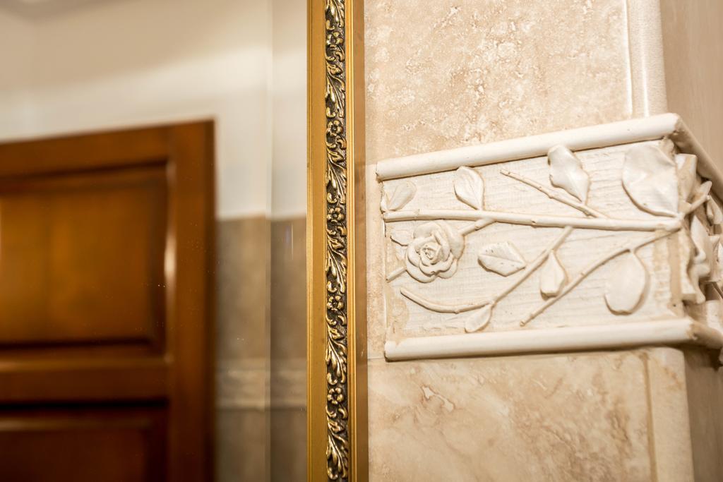 Chic Apartment Braşov Buitenkant foto