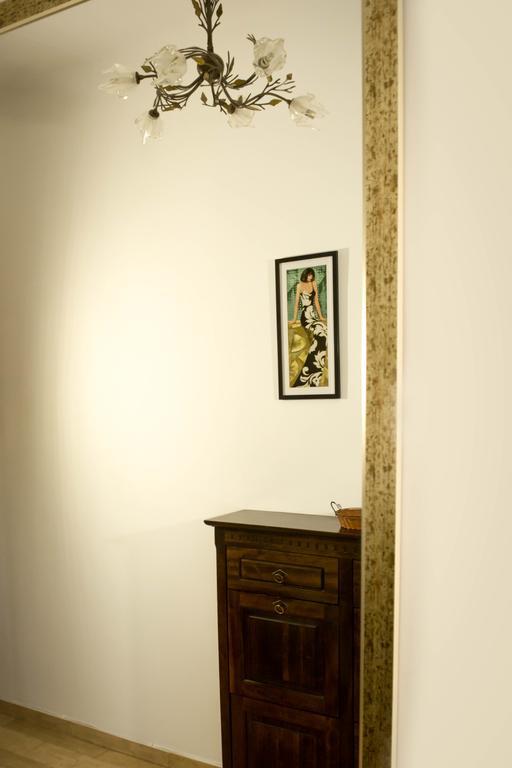 Chic Apartment Braşov Buitenkant foto